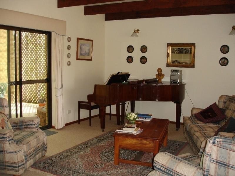 27 Willowie Crescent, Capalaba QLD 4157