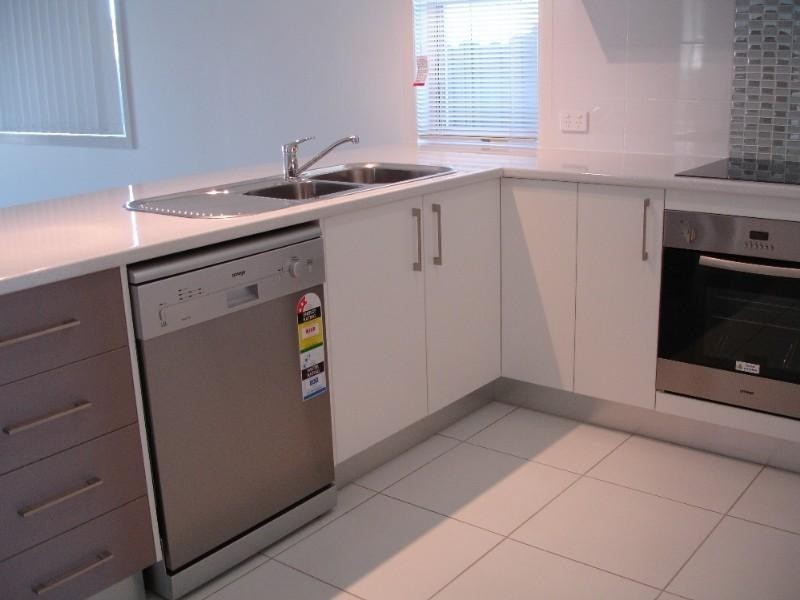 1&2/34 Birdwood Road, Birkdale QLD 4159