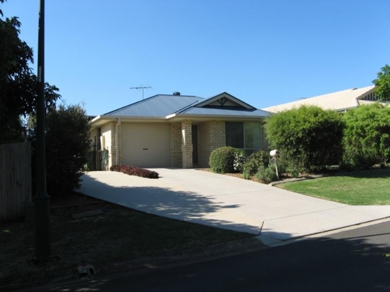 4 Horizon Place, Redland Bay QLD 4165