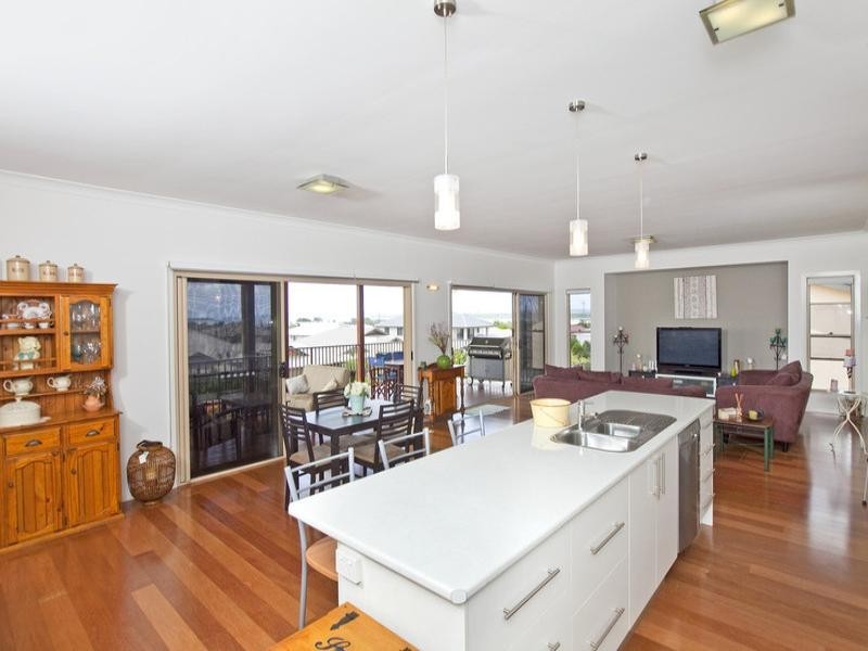 34 Huntly Place, Redland Bay QLD 4165