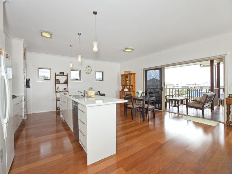 34 Huntly Place, Redland Bay QLD 4165