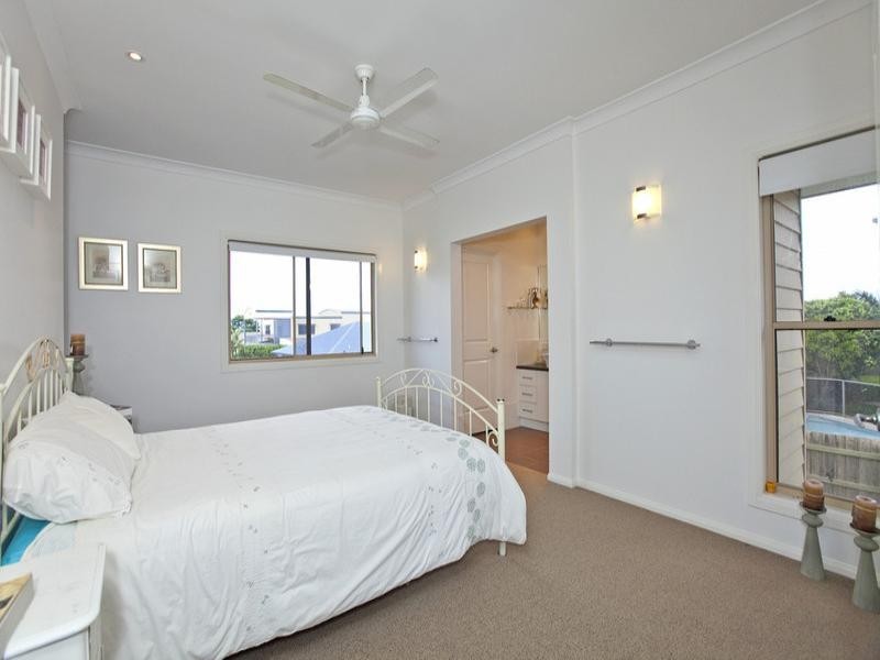 34 Huntly Place, Redland Bay QLD 4165