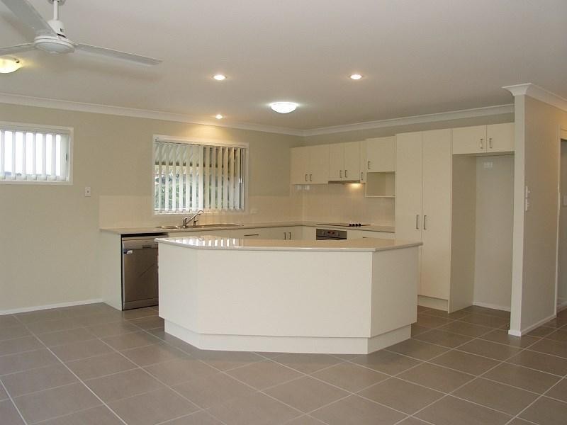 9 Atoli Rise, Pacific Pines QLD 4211