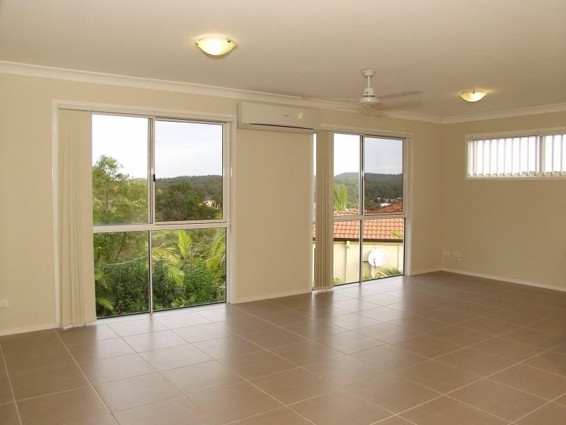 9 Atoli Rise, Pacific Pines QLD 4211