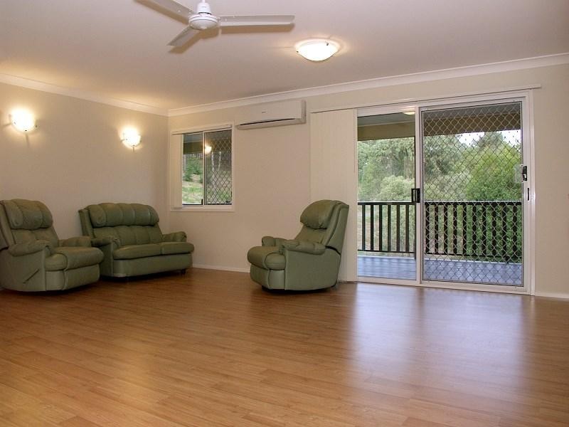 9 Atoli Rise, Pacific Pines QLD 4211