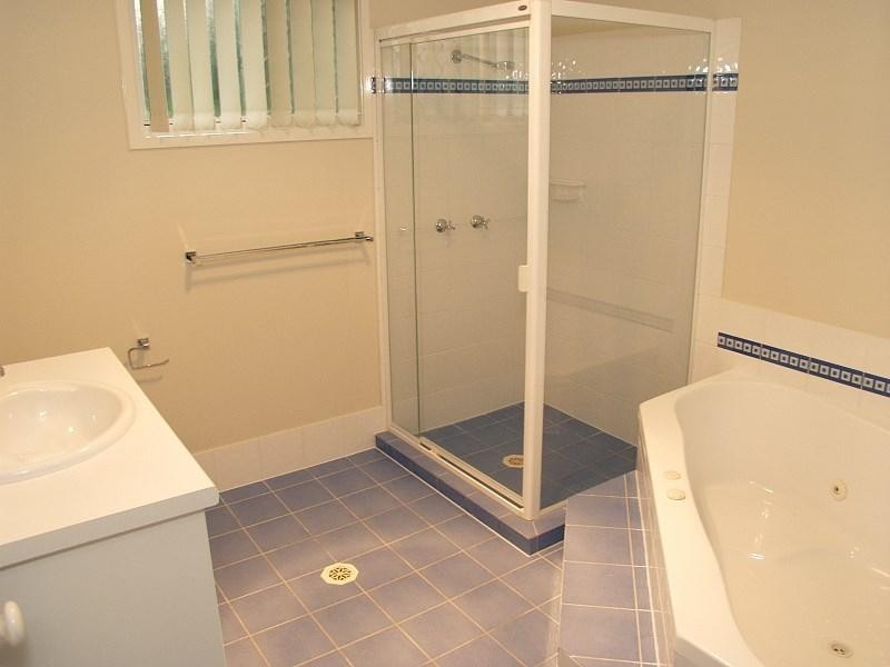 9 Atoli Rise, Pacific Pines QLD 4211