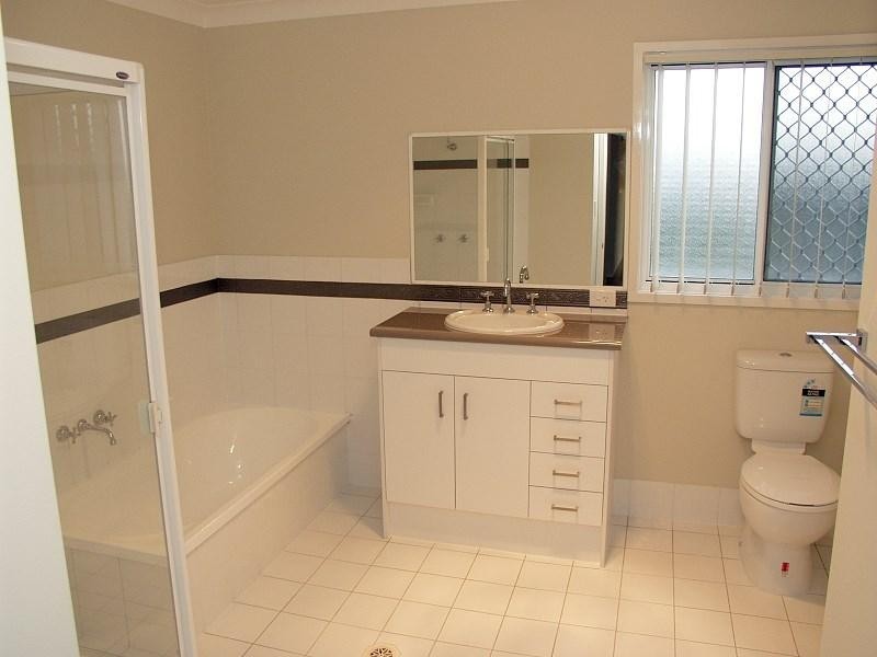 9 Atoli Rise, Pacific Pines QLD 4211