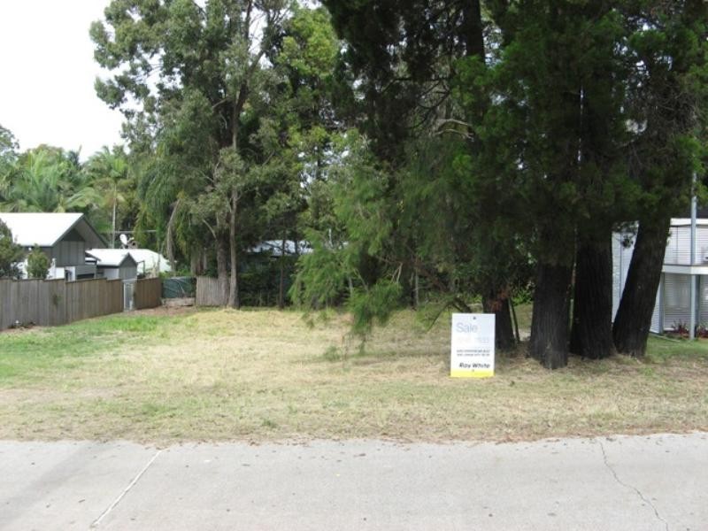 17 Carefree Street, Coochiemudlo Island QLD 4184