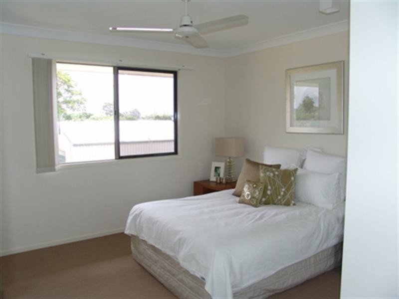 174 Barrack Road, Cannon Hill QLD 4170