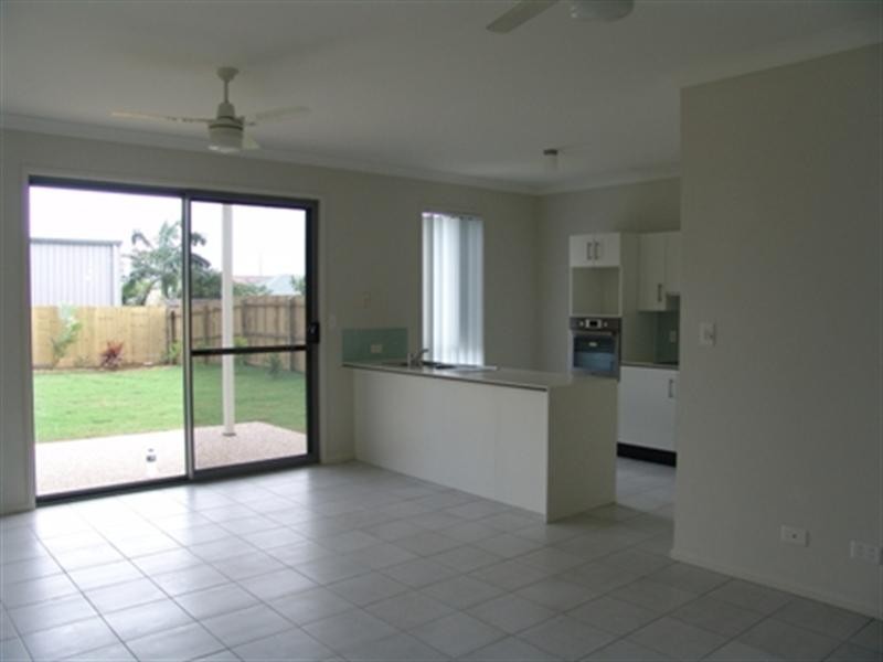 176 Barrack Road, Cannon Hill QLD 4170