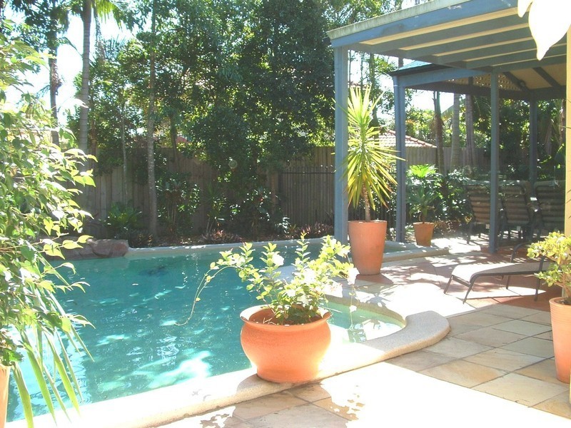 54 Amersham Crescent, Carindale QLD 4152