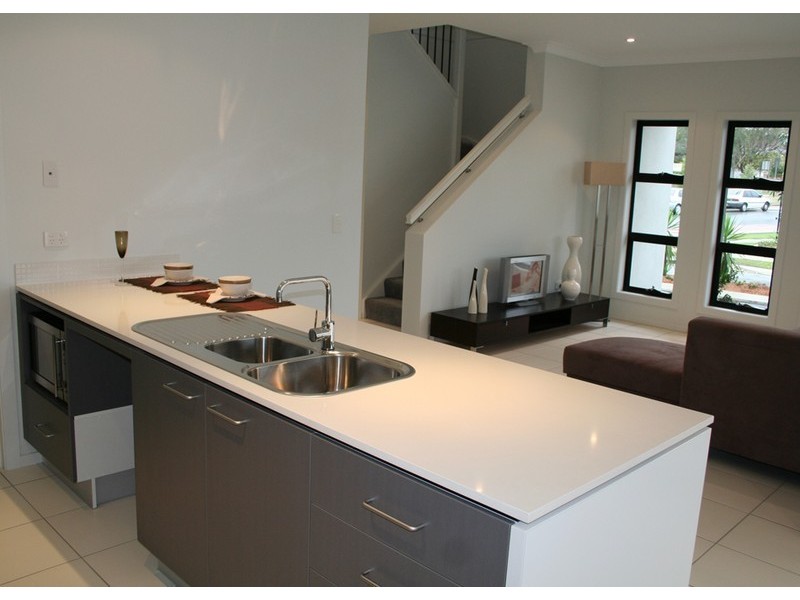 1b Surbiton Court, Carindale QLD 4152