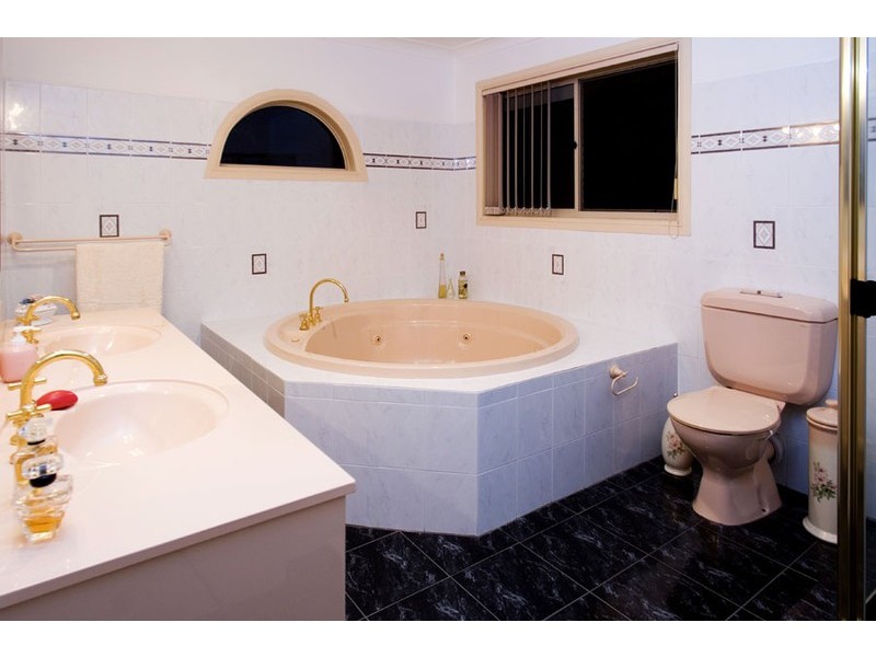 14 Raymore Court, Carindale QLD 4152