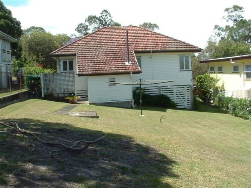 12 Quebec Avenue, Camp Hill QLD 4152