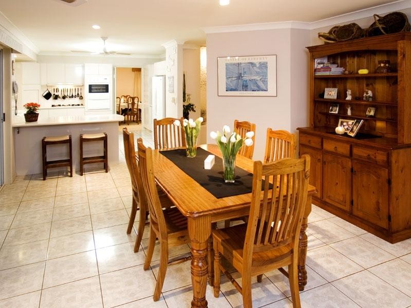 38 Amersham Crescent, Carindale QLD 4152