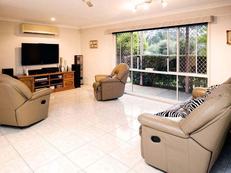 38 Amersham Crescent, Carindale QLD 4152