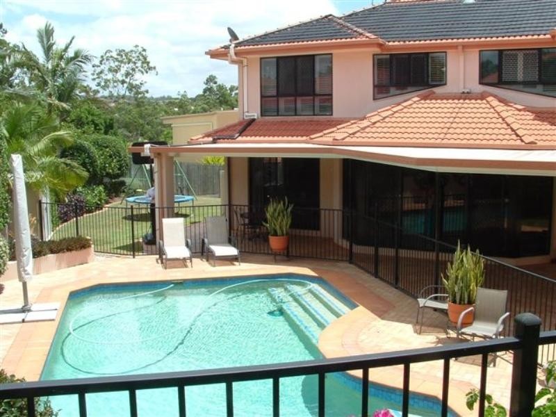 16 Barnstos Place, Carindale QLD 4152