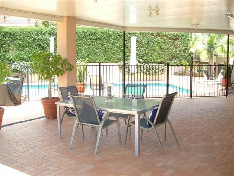 16 Barnstos Place, Carindale QLD 4152