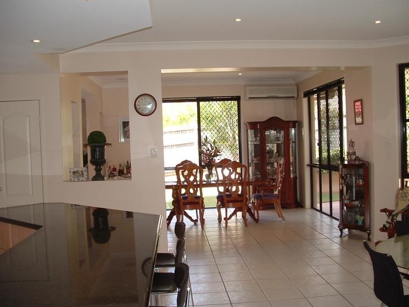 16 Barnstos Place, Carindale QLD 4152