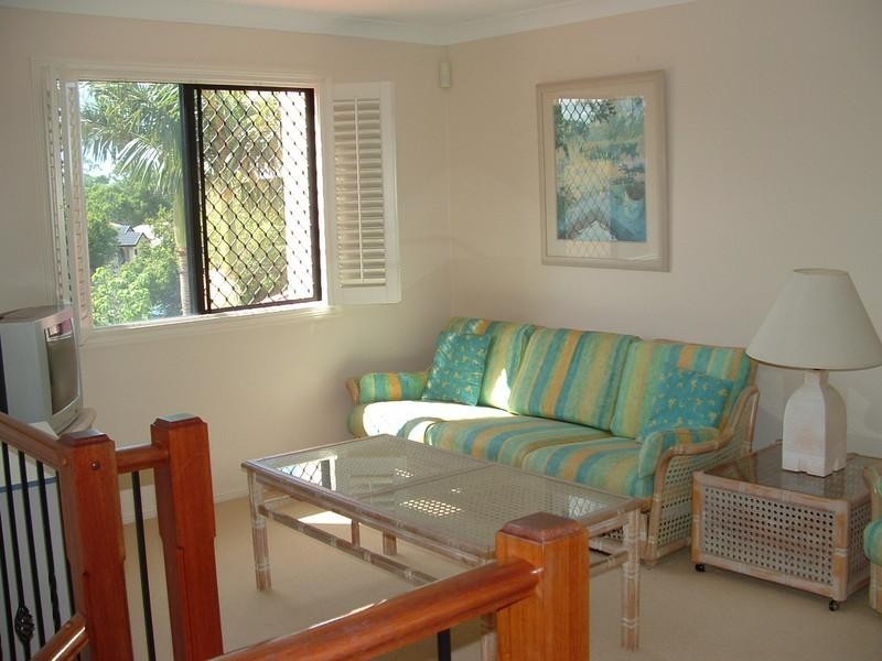 16 Barnstos Place, Carindale QLD 4152