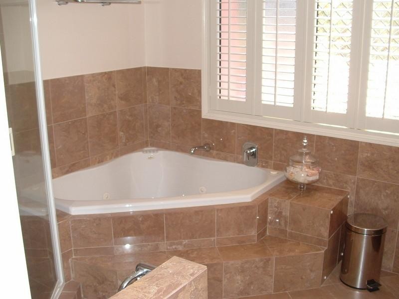 16 Barnstos Place, Carindale QLD 4152