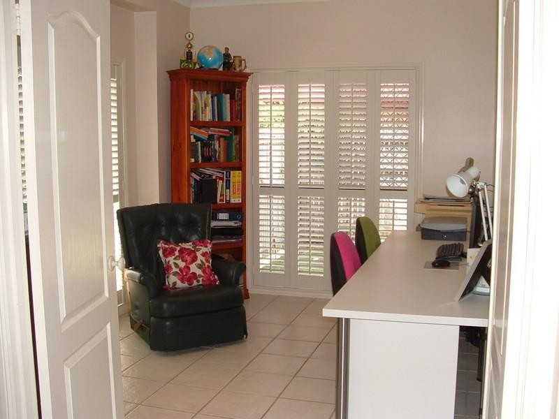 16 Barnstos Place, Carindale QLD 4152