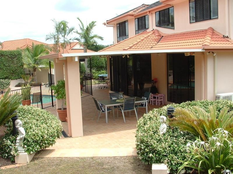 16 Barnstos Place, Carindale QLD 4152