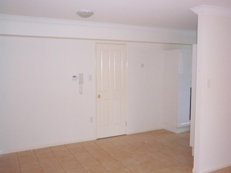 2/11 Mons Road, Carina Heights QLD 4152