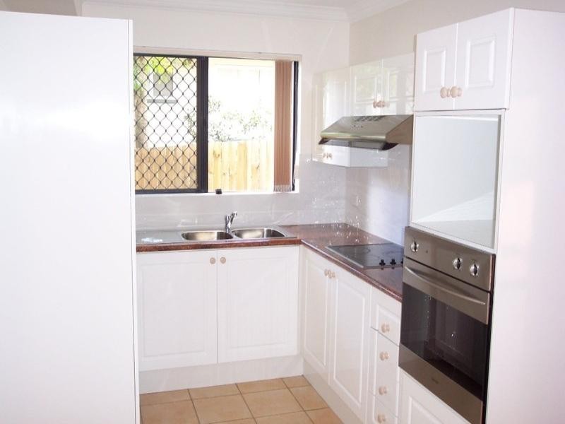 2/11 Mons Road, Carina Heights QLD 4152