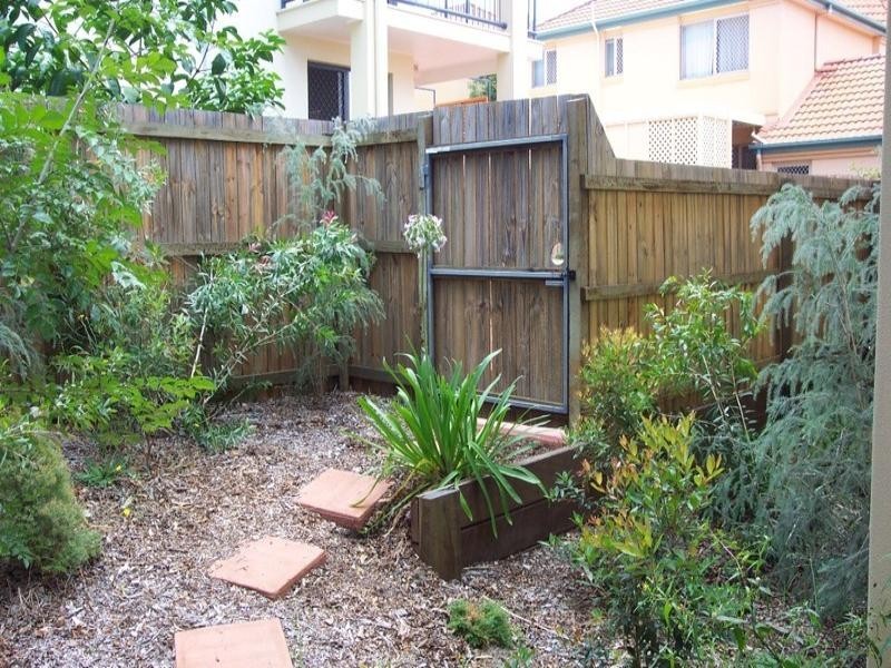 2/11 Mons Road, Carina Heights QLD 4152