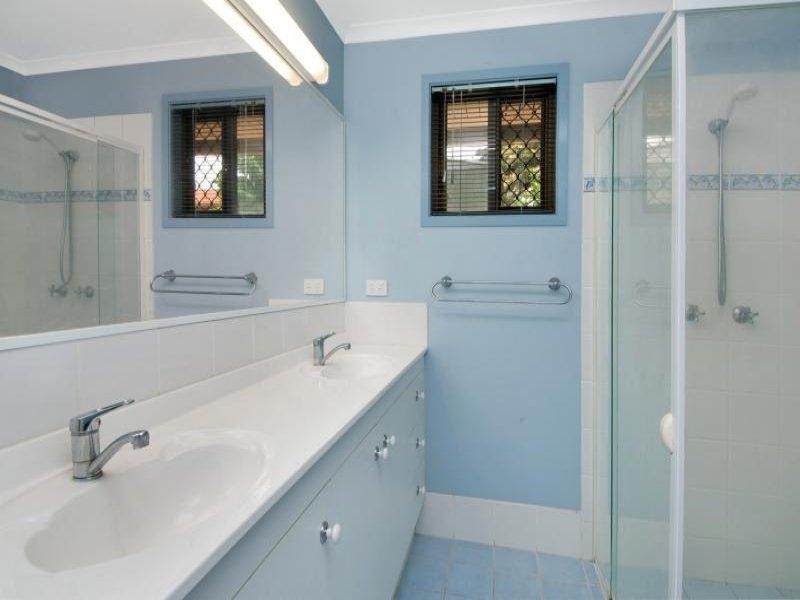 1 Rhuddlan Street, Carindale QLD 4152