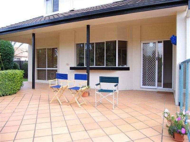 32 Amersham Crescent, Carindale QLD 4152