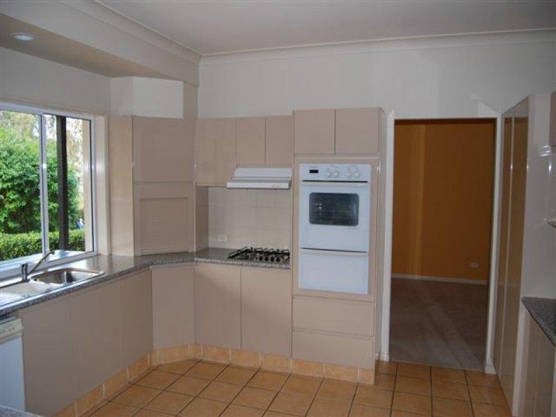 32 Amersham Crescent, Carindale QLD 4152