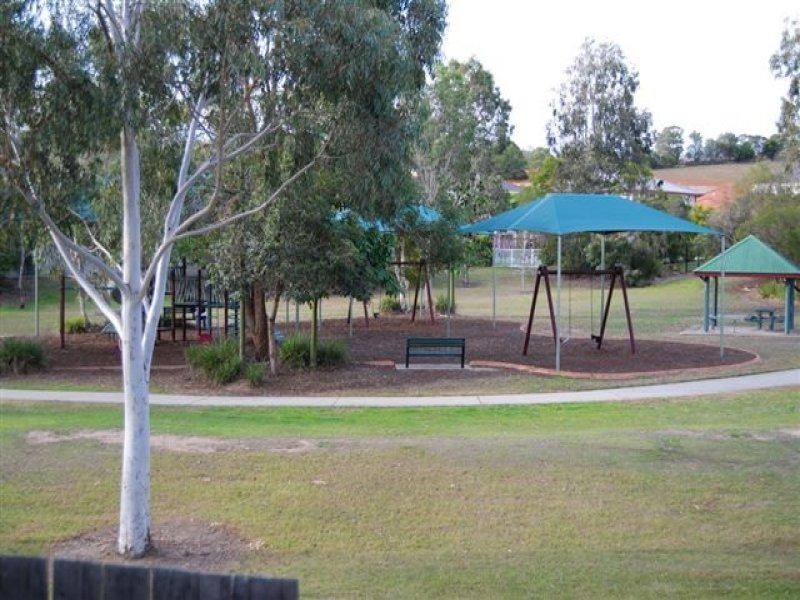 32 Amersham Crescent, Carindale QLD 4152