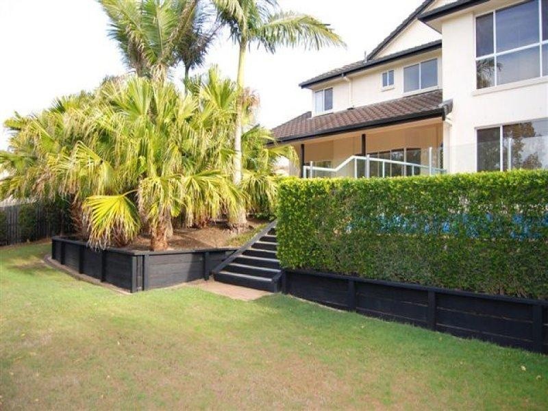 32 Amersham Crescent, Carindale QLD 4152