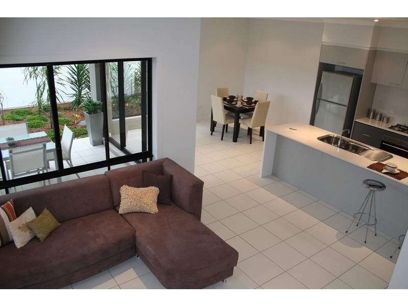 1a Surbiton Court, Carindale QLD 4152