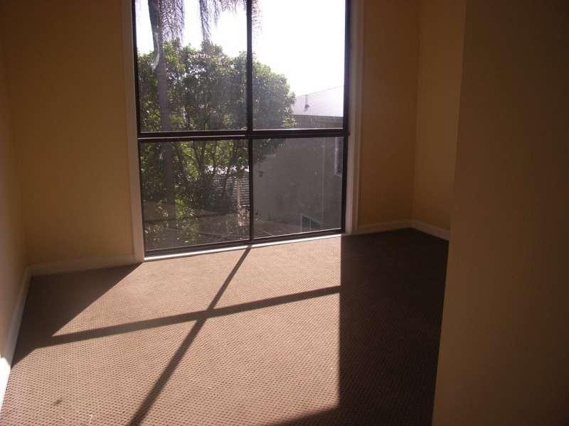 26 Paramount Terrace, Seven Hills QLD 4170