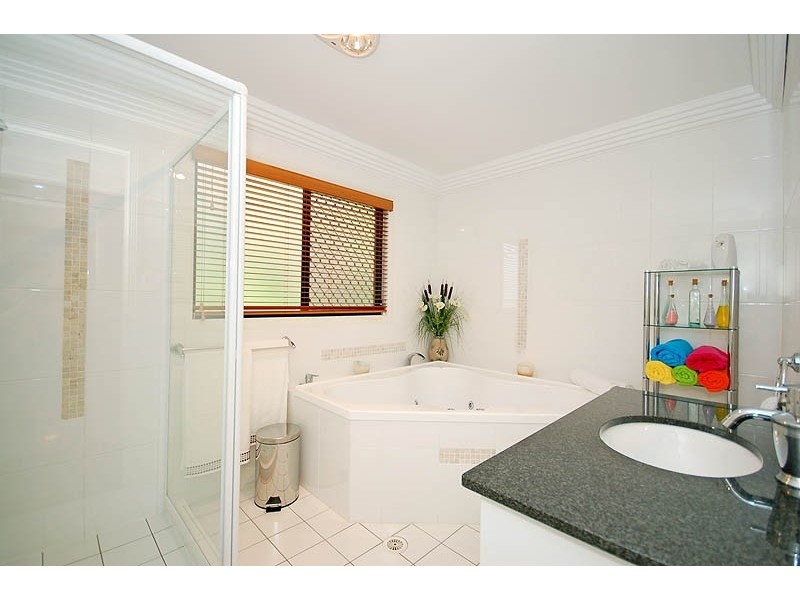 1 Devonshire Court, Carina Heights QLD 4152