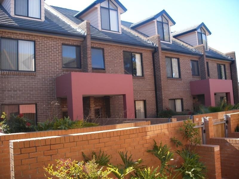 2/210 Pennant Hills Road, Oatlands NSW 2117