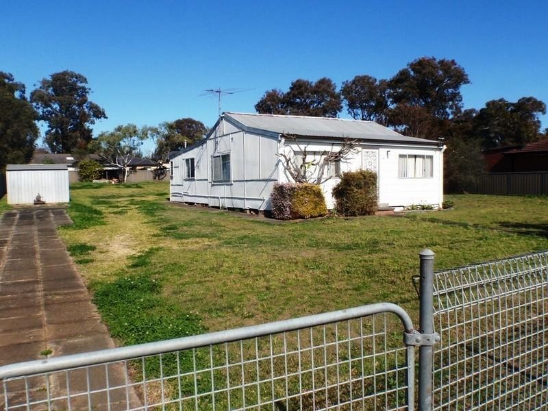 34 Canberra Street, Oxley Park NSW 2760