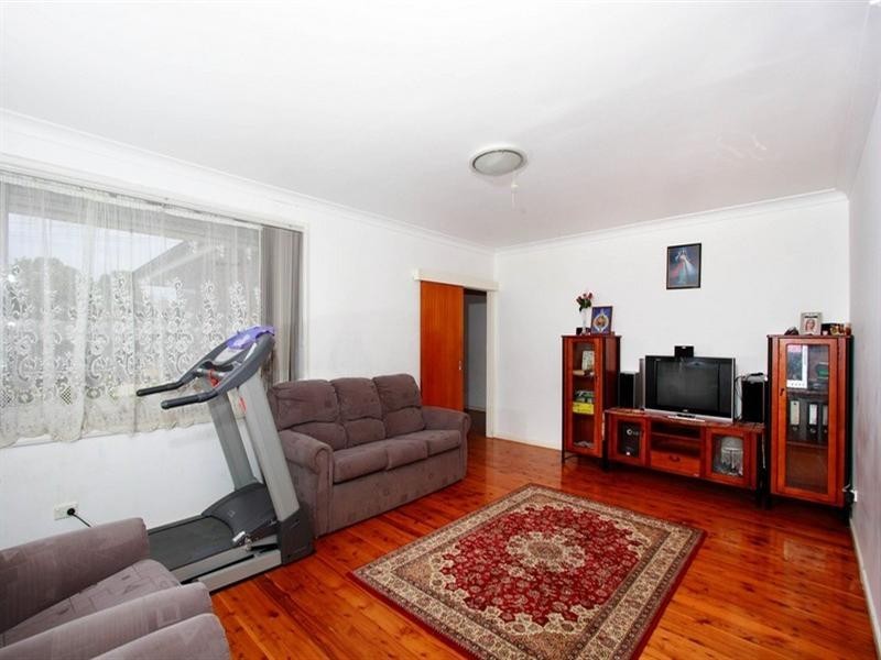 11 Niblick Crescent, Oatlands NSW 2117
