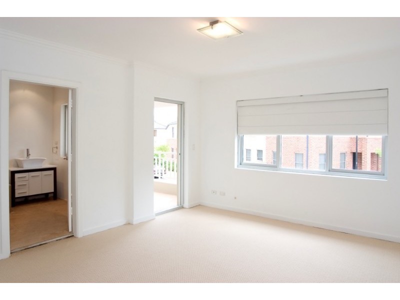 10 Hunterford Crescent, Oatlands NSW 2117