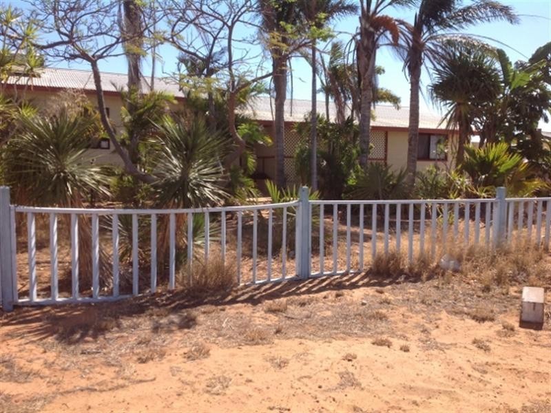 18 McLeod Street, Carnarvon WA 6701