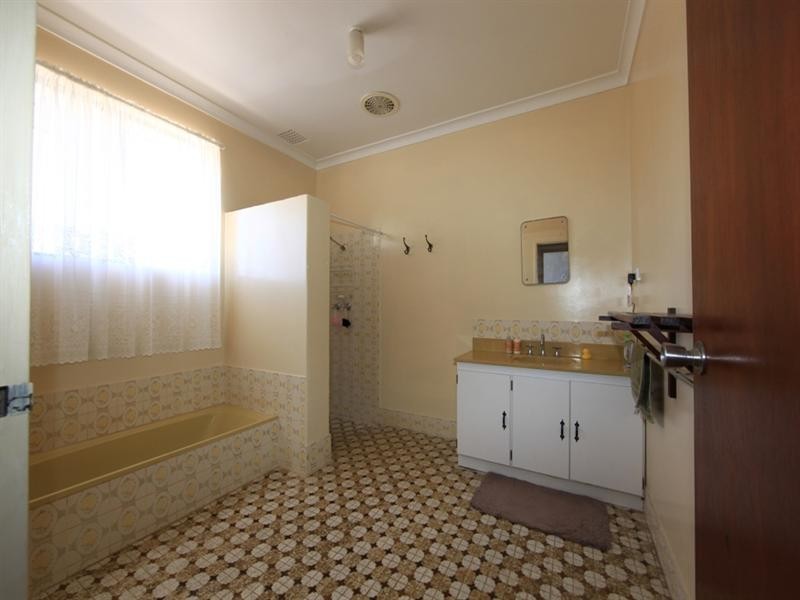 2 Tuckey Court, Carnarvon WA 6701