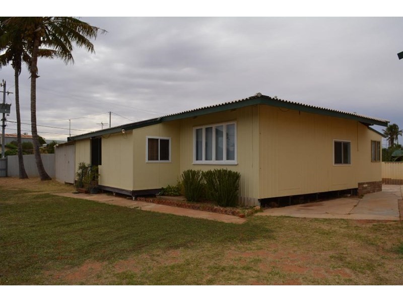 5 Richardson Street, Carnarvon WA 6701