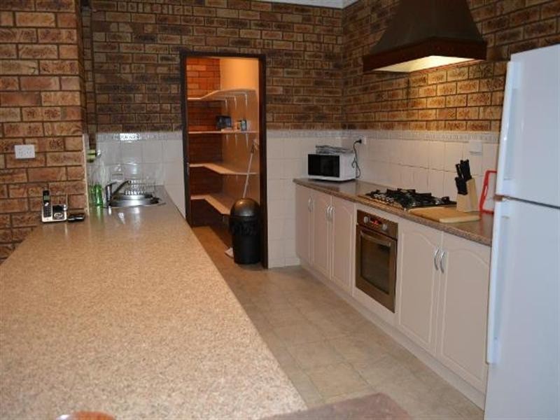 2 Tuckey Court, Carnarvon WA 6701