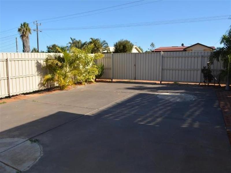 2 Tuckey Court, Carnarvon WA 6701