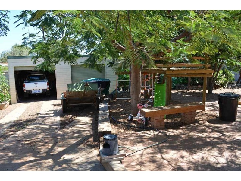 5 Dempster Road, Carnarvon WA 6701