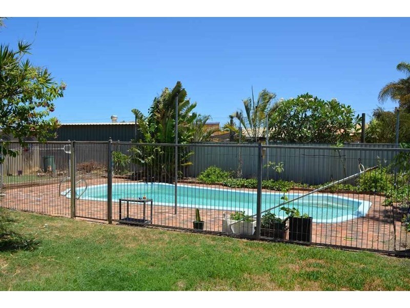 11 Fleming Street, Carnarvon WA 6701