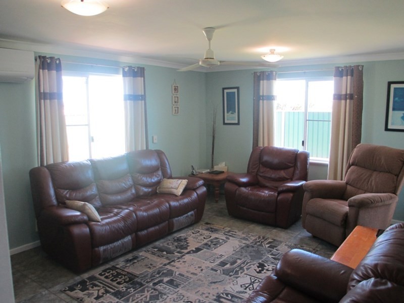 4 Bird Street, Carnarvon WA 6701